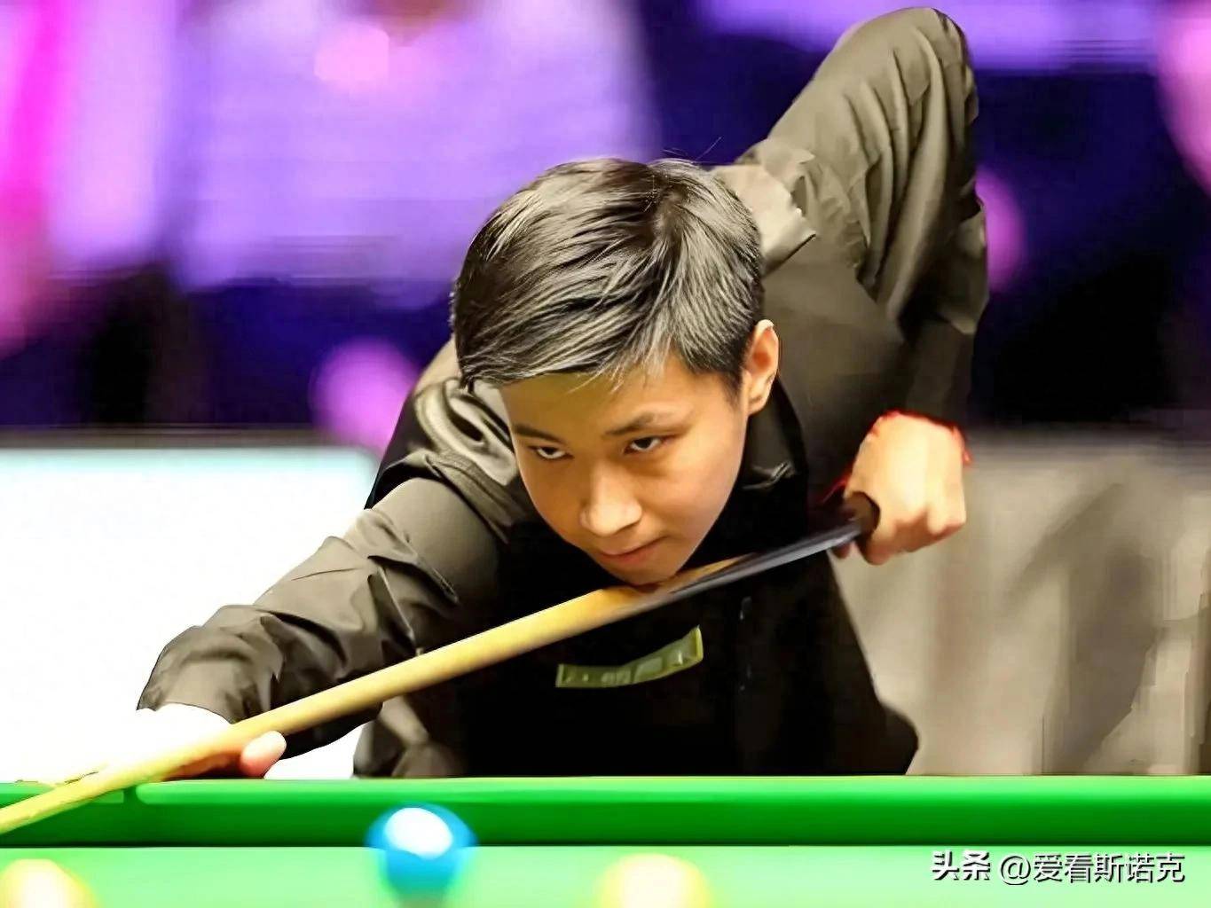 曹赟定：输球没见斯卢茨基揽责，去年一直摇大概是痔疮有点痒